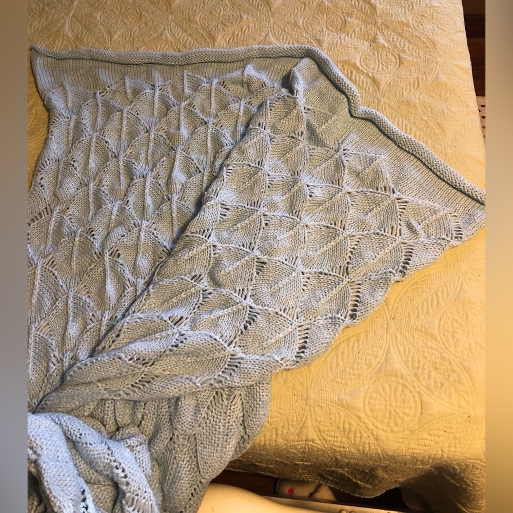 *NOW 30% OFF!!!* Mermaid Tail Blanket; Knit; Scale & Fin Detail; Aqua Blue - Picture 5 of 12